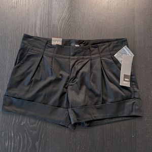 NWT Mossimo Black Pleated Shorts size 4